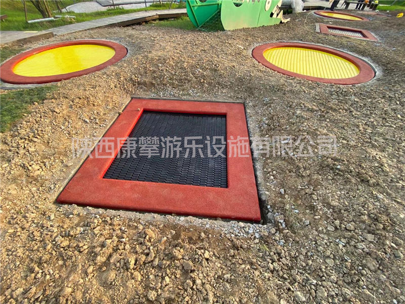戶外長方形矩形地面蹦床造型