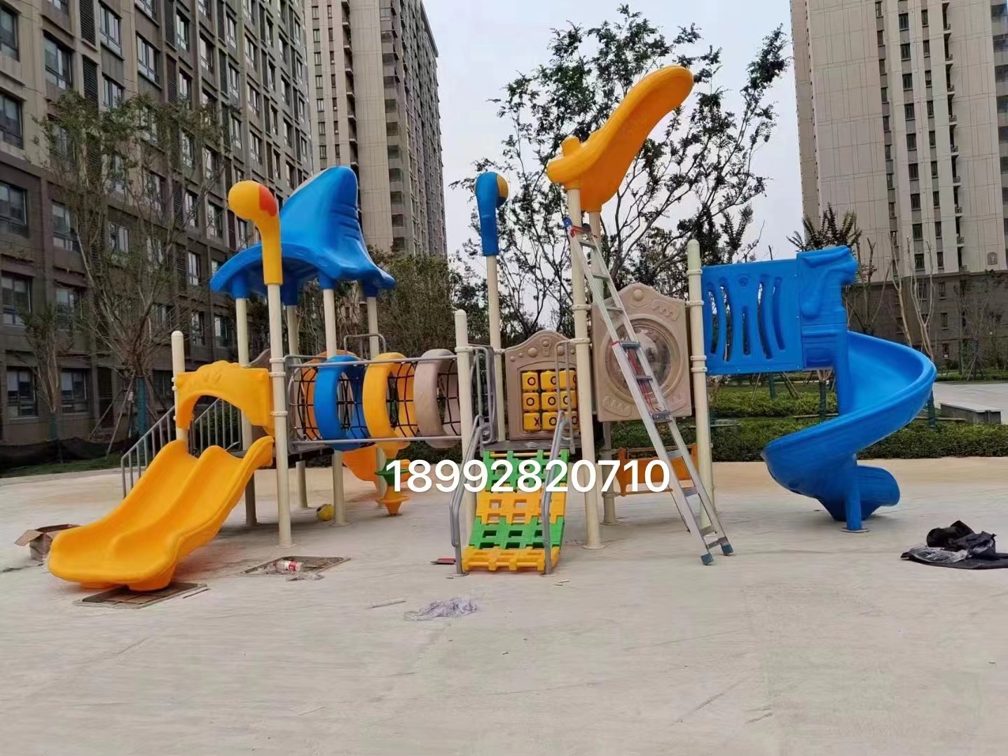 兒童游樂設施