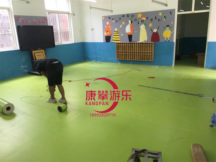 商洛鎮(zhèn)安縣幼兒園PVC地膠人造草坪樓梯踏