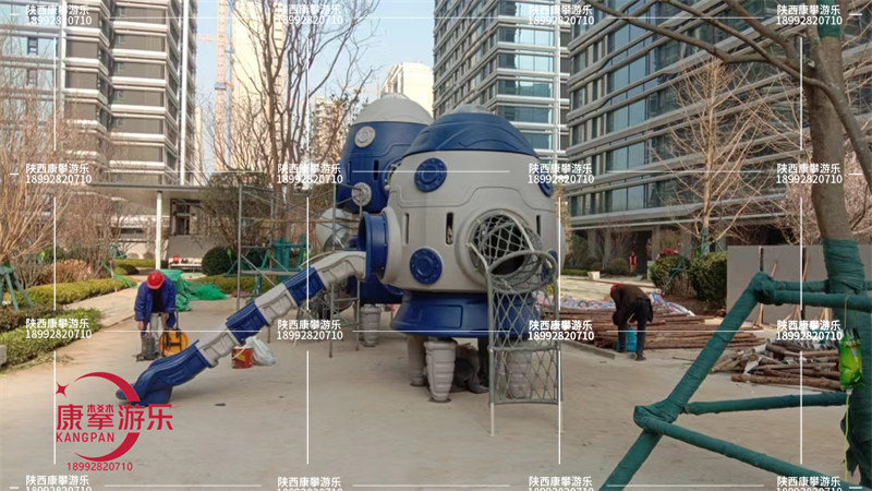 西安高新區(qū)小區(qū)兒童游樂設(shè)施滑梯安裝現(xiàn)場